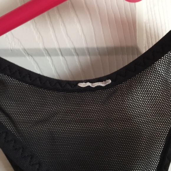 Lululemon Black workout tank - Picture 5 of 6